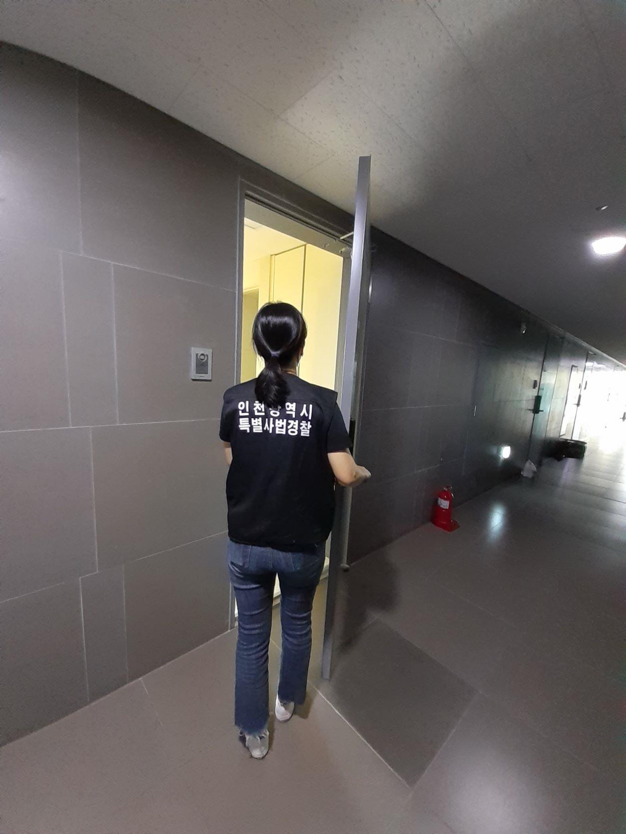 인천시 특별사법경찰이 실시한 숙박업소 단속모습/인천시 제공